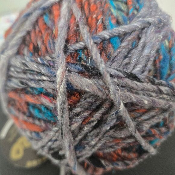 NORO KOGARASHI KNITTING YARN Balled 3.6 Oz, 51% Silk & 49% Wool - Picture 5 of 5